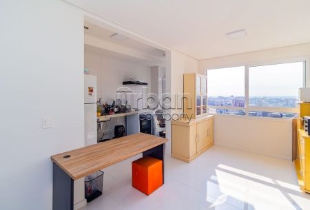 Apartamento com 56m², 2 quartos, 1 suíte, 1 vaga, no bairro Passo da Areia em Porto Alegre