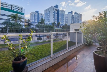 Apartamento Garden com 107m², 3 quartos, 1 suíte, 2 vagas, no bairro Chácara Das Pedras em Porto Alegre