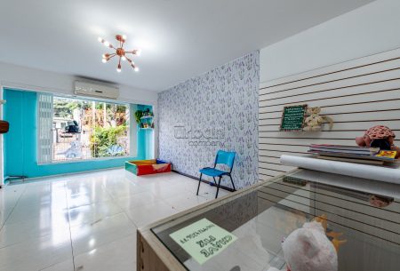 Casa com 447m², 4 quartos, 4 vagas, no bairro Auxiliadora em Porto Alegre