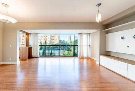 Apartamento com 120m², 3 quartos, 1 suíte, 2 vagas, no bairro Jardim Europa em Porto Alegre