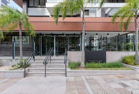 Apartamento com 241m², 3 quartos, 3 suítes, 3 vagas, no bairro Petrópolis em Porto Alegre