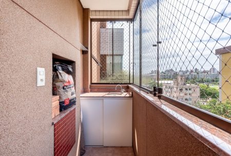 Apartamento com 96m², 3 quartos, 1 suíte, 2 vagas, no bairro Jardim Botânico em Porto Alegre