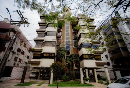 Cobertura com 261m², 3 quartos, 1 suíte, 2 vagas, no bairro Jardim Planalto em Porto Alegre