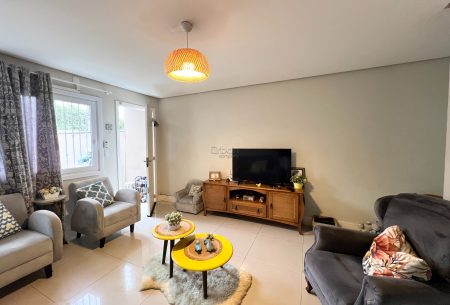 Casa com 86m², 2 quartos, 2 suítes, 2 vagas, no bairro Nossa Senhora das Graças em Canoas