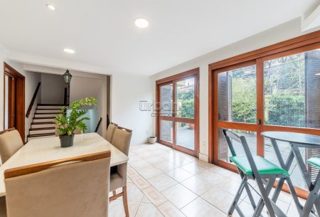 Casa em Condomínio com 235m², 4 quartos, 2 suítes, 2 vagas, no bairro Boa Vista em Porto Alegre