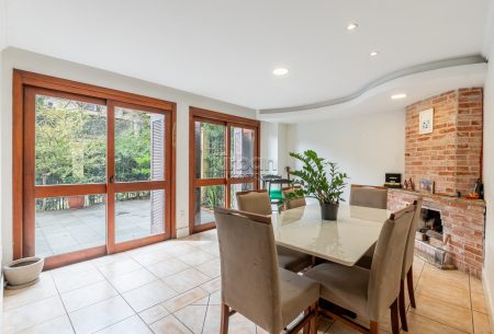 Casa em Condomínio com 235m², 4 quartos, 2 suítes, 2 vagas, no bairro Boa Vista em Porto Alegre