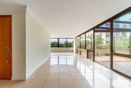 Apartamento Garden com 174m², 3 quartos, 3 suítes, 3 vagas, no bairro Mont Serrat em Porto Alegre