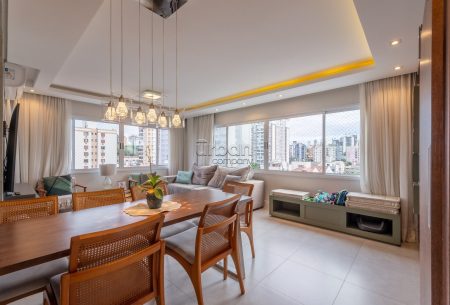 Apartamento com 95m², 3 quartos, 1 suíte, 2 vagas, no bairro Passo da Areia em Porto Alegre