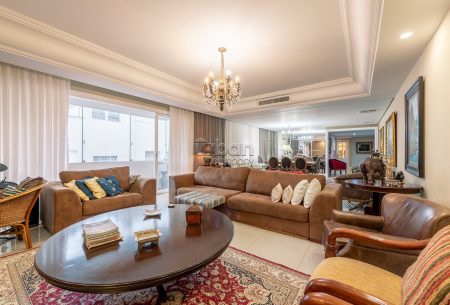 Apartamento com 283m², 3 quartos, 1 suíte, 2 vagas, no bairro Moinhos de Vento em Porto Alegre