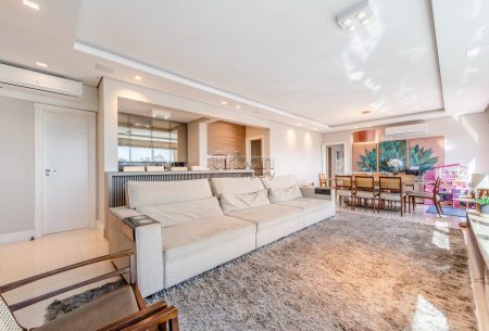 Apartamento com 147m², 3 quartos, 3 suítes, 3 vagas, no bairro Moinhos de Vento em Porto Alegre