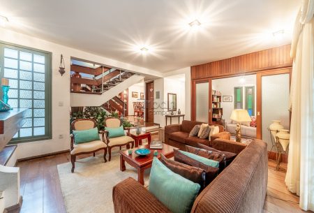 Casa com 249m², 3 quartos, 1 suíte, 5 vagas, no bairro Auxiliadora em Porto Alegre