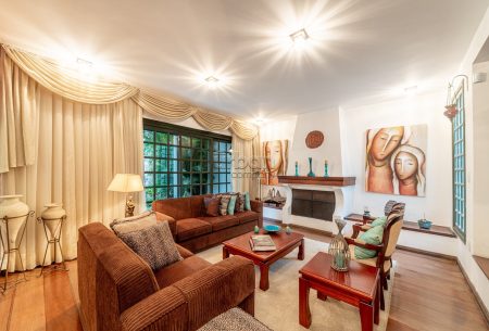 Casa com 249m², 3 quartos, 1 suíte, 5 vagas, no bairro Auxiliadora em Porto Alegre