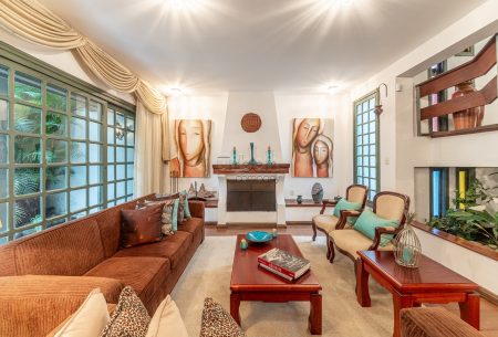 Casa com 249m², 3 quartos, 1 suíte, 5 vagas, no bairro Auxiliadora em Porto Alegre