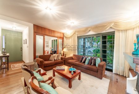 Casa com 249m², 3 quartos, 1 suíte, 5 vagas, no bairro Auxiliadora em Porto Alegre