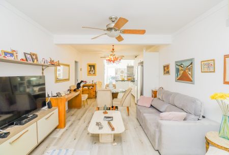 Casa com 375m², 5 quartos, 2 suítes, 4 vagas, no bairro Vila Ipiranga em Porto Alegre