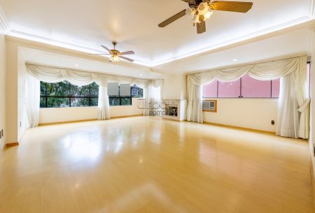 Apartamento com 130m², 3 quartos, 1 suíte, 2 vagas, no bairro Petrópolis em Porto Alegre