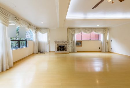 Apartamento com 130m², 3 quartos, 1 suíte, 2 vagas, no bairro Petrópolis em Porto Alegre