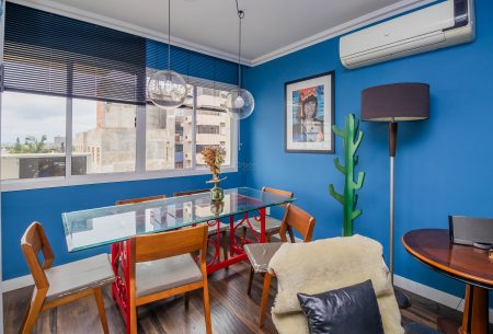 Apartamento com 96m², 3 quartos, 1 suíte, 2 vagas, no bairro Moinhos de Vento em Porto Alegre