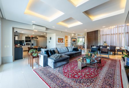 Casa com 1000m², 5 quartos, 5 suítes, 9 vagas, no bairro Chácara Das Pedras em Porto Alegre