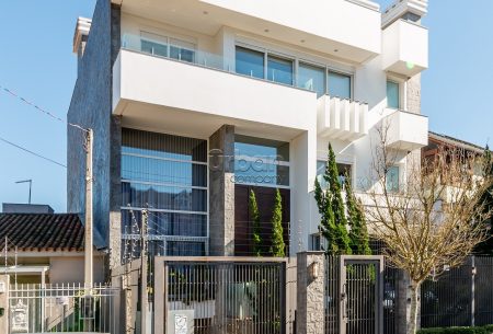 Casa com 1000m², 5 quartos, 5 suítes, 9 vagas, no bairro Chácara Das Pedras em Porto Alegre