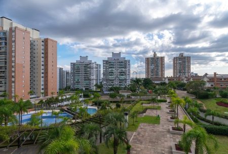 Apartamento com 162m², 3 quartos, 3 suítes, 2 vagas, no bairro Central Parque em Porto Alegre