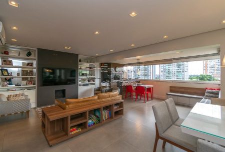 Apartamento com 162m², 3 quartos, 3 suítes, 2 vagas, no bairro Central Parque em Porto Alegre