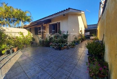 Casa com 40m², 2 quartos, 1 vaga, no bairro São José em Canoas