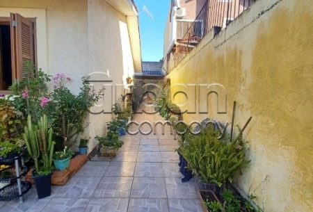Casa com 40m², 2 quartos, 1 vaga, no bairro São José em Canoas