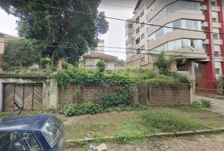 Terreno com 450m², no bairro Vila Ipiranga em Porto Alegre
