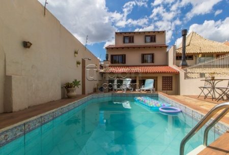 Casa com 217m², 2 quartos, 2 suítes, 4 vagas, no bairro Chácara Das Pedras em Porto Alegre