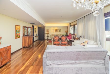Apartamento com 154m², 3 quartos, 1 suíte, 2 vagas, no bairro Bela Vista em Porto Alegre
