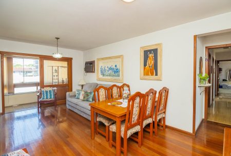 Apartamento com 137m², 3 quartos, 1 suíte, 2 vagas, no bairro Jardim Lindóia em Porto Alegre