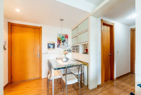 Apartamento com 65m², 2 quartos, 1 suíte, 2 vagas, no bairro Jardim Europa em Porto Alegre