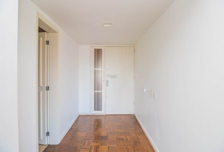 Apartamento com 166m², 3 quartos, 1 suíte, 2 vagas, no bairro Moinhos de Vento em Porto Alegre