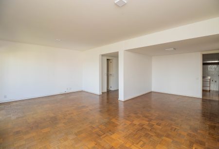 Apartamento com 166m², 3 quartos, 1 suíte, 2 vagas, no bairro Moinhos de Vento em Porto Alegre