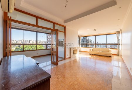 Apartamento com 137m², 3 quartos, 1 suíte, 2 vagas, no bairro Auxiliadora em Porto Alegre