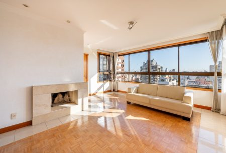 Apartamento com 137m², 3 quartos, 1 suíte, 2 vagas, no bairro Auxiliadora em Porto Alegre