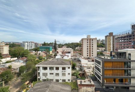 Apartamento com 95m², 3 quartos, 1 suíte, 2 vagas, no bairro Passo da Areia em Porto Alegre