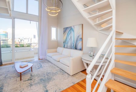 Apartamento Duplex com 83m², 1 quarto, 1 suíte, 2 vagas, no bairro Moinhos de Vento em Porto Alegre
