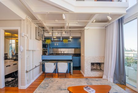 Apartamento Duplex com 83m², 1 quarto, 1 suíte, 2 vagas, no bairro Moinhos de Vento em Porto Alegre
