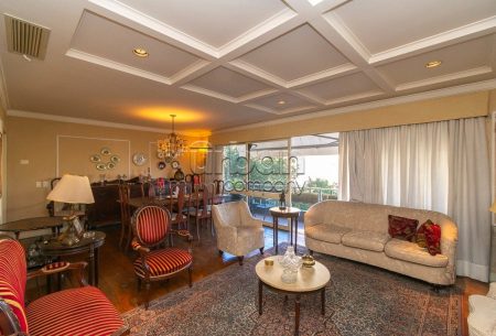 Apartamento com 227m², 3 quartos, 1 suíte, 2 vagas, no bairro Moinhos de Vento em Porto Alegre