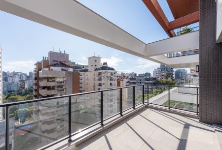 Apartamento com 218m², 3 quartos, 3 suítes, 3 vagas, no bairro Petrópolis em Porto Alegre