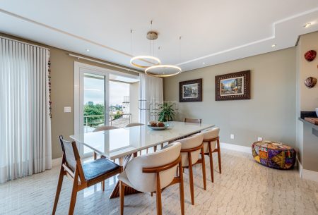Casa com 447m², 3 quartos, 3 suítes, 4 vagas, no bairro Chácara das Pedras em Porto Alegre