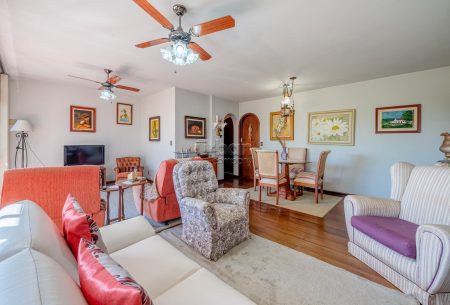 Apartamento com 134m², 3 quartos, 1 suíte, 2 vagas, no bairro Menino Deus em Porto Alegre