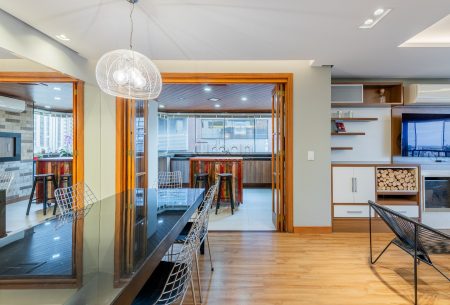 Apartamento com 265m², 3 quartos, 1 suíte, 2 vagas, no bairro Mont Serrat em Porto Alegre