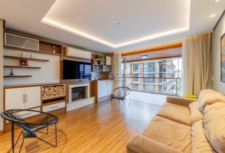 Apartamento com 265m², 3 quartos, 1 suíte, 2 vagas, no bairro Mont Serrat em Porto Alegre