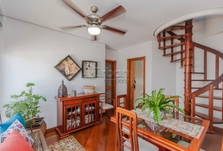 Cobertura com 165m², 3 quartos, 1 suíte, 2 vagas, no bairro Rio Branco em Porto Alegre