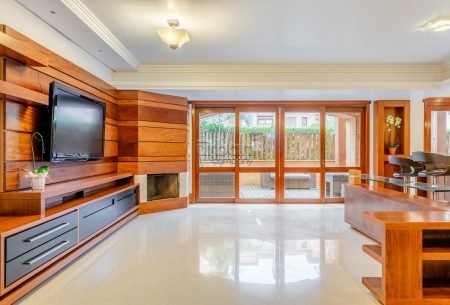 Apartamento Garden com 190m², 3 quartos, 3 suítes, 2 vagas, no bairro Chácara Das Pedras em Porto Alegre