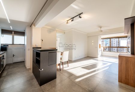 Apartamento com 80m², 2 quartos, 1 suíte, 2 vagas, no bairro Moinhos de Vento em Porto Alegre