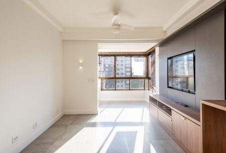 Apartamento com 80m², 2 quartos, 1 suíte, 2 vagas, no bairro Moinhos de Vento em Porto Alegre